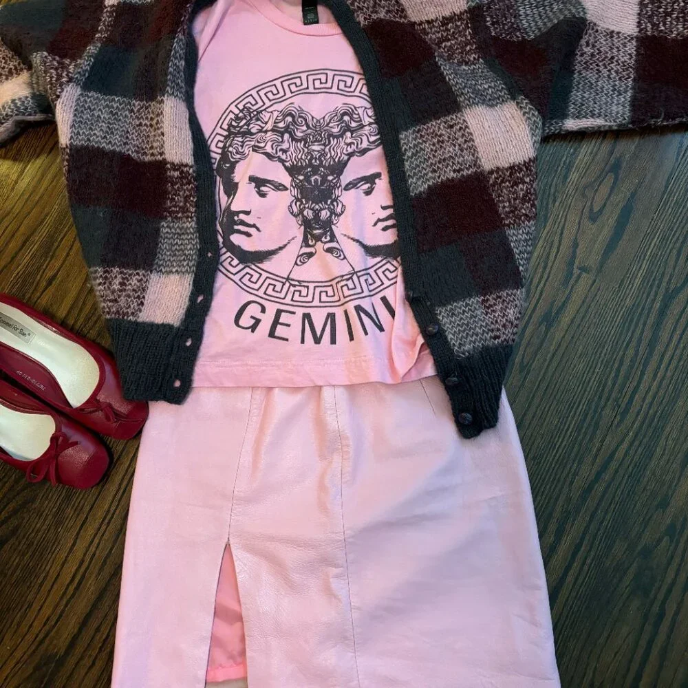 Blush Pink Vintage Leather Mini Skirt – Made in Italy, Y2K Vibes - Picture 2 of 7